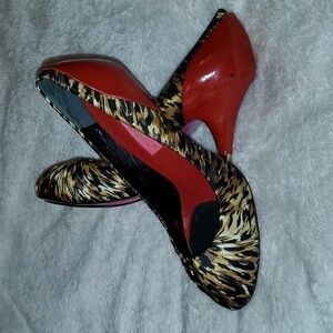 BETSEY Johnson Tina Cheetah Pumps Size 8.5